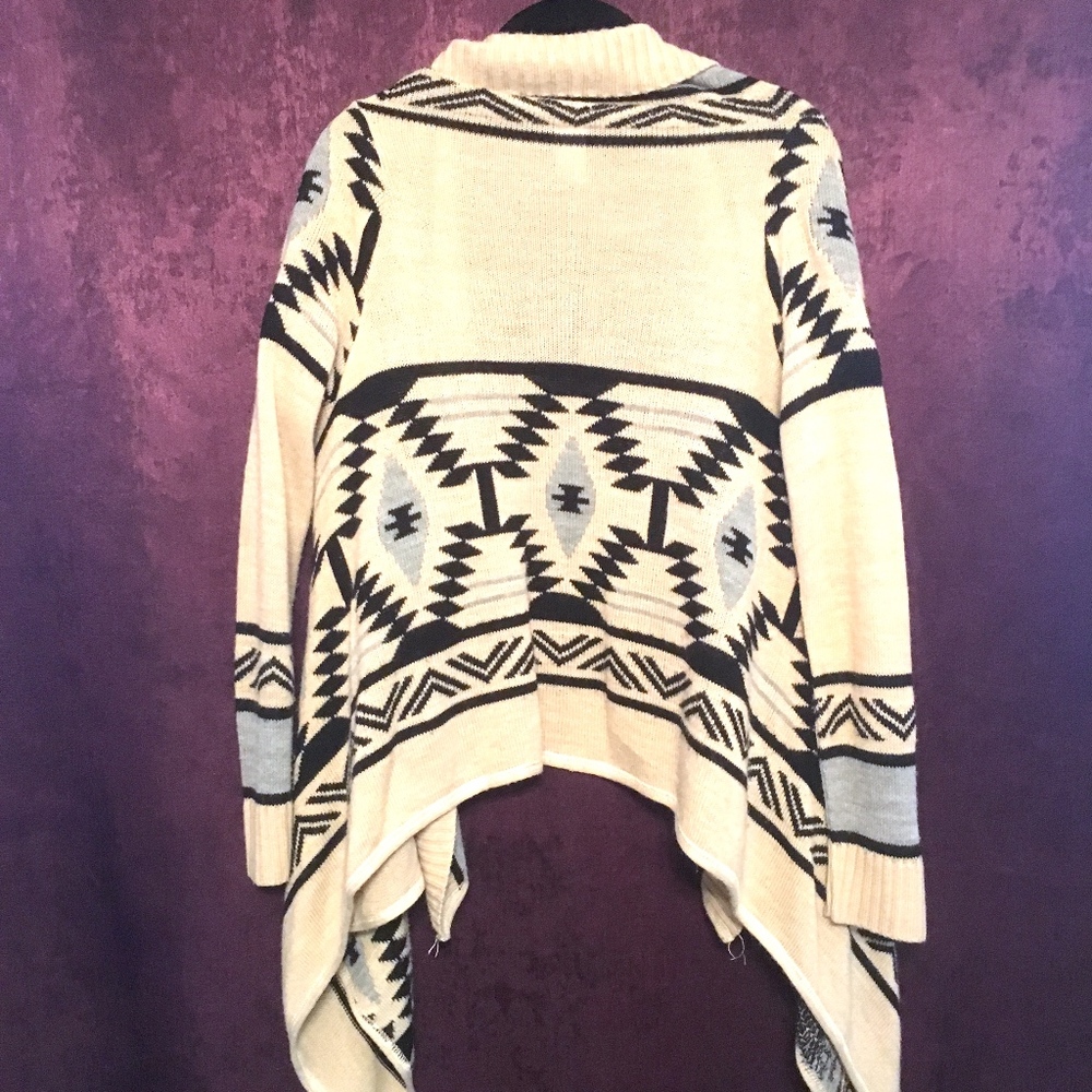 Patterned Long Sleeved Cardigan